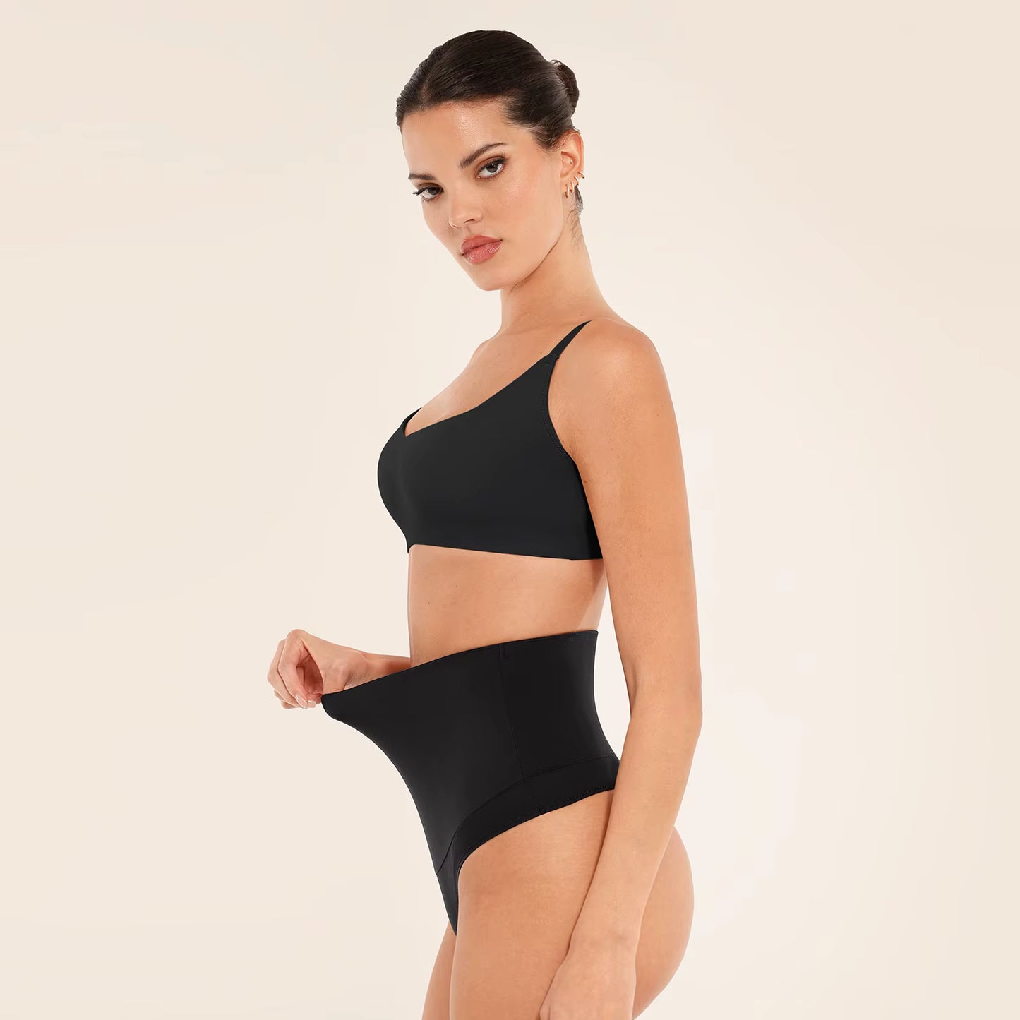 Magasderekú formáló tanga bugyi – Láthatatlan hatás, magabiztos vonalak