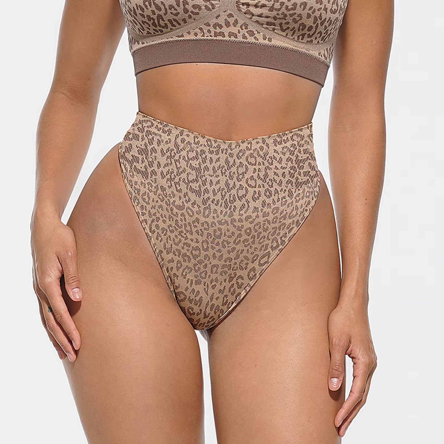 Leopárdmintás magasderekú tanga – has- és derékformáló kényelem, vad eleganciával
